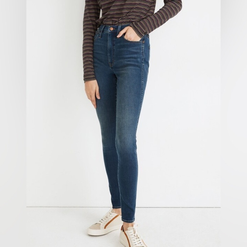 Madewell 10" High-Rise Roadtripper Supersoft Jeans in Playford Wash 28”
